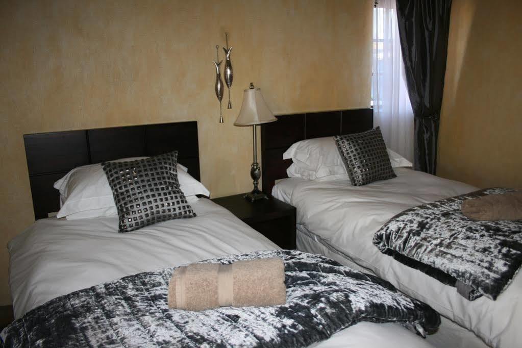 Fox & Squirrel Villa Dullstroom Exterior photo